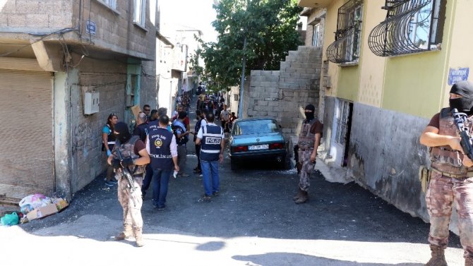 Gaziantep polisinden uyuşturucu satıcılarına şafak baskını