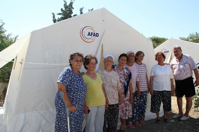 Vali Civelek, Datça’da depremzedeleri ziyaret etti