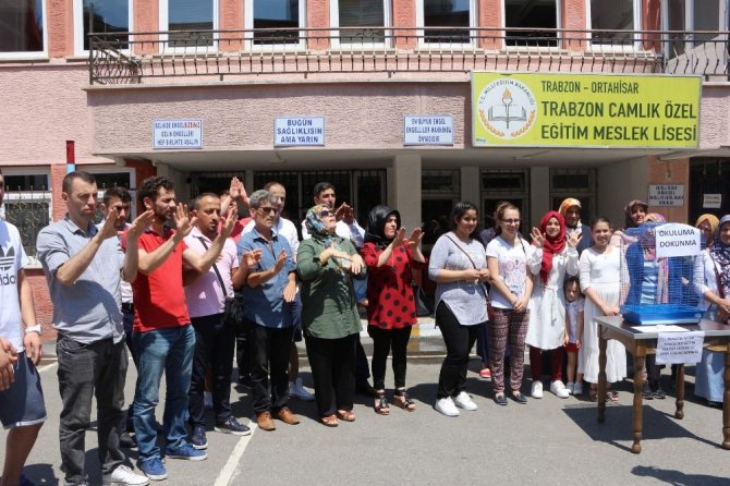 Trabzon Çamlık Özel Eğitim Meslek Lisesi’nin kapatılmasına öğrenci ve velilerden tepki