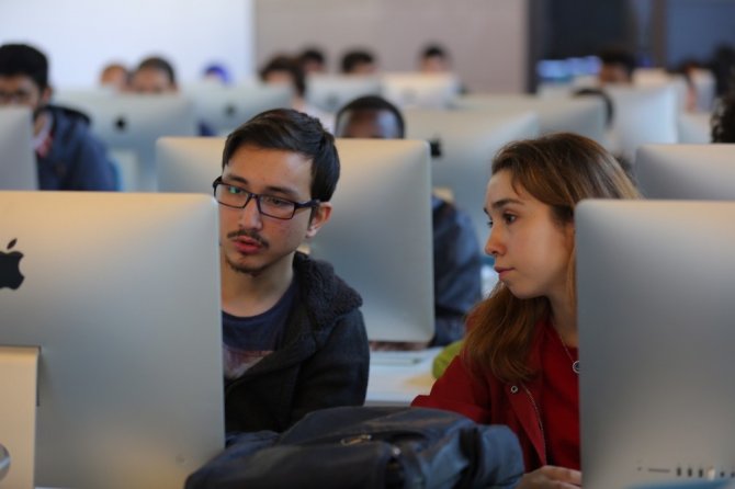 AGÜ Bilgisayar Mühendisliği Öğrencileri Mobil Uygulama Geliştiriyor