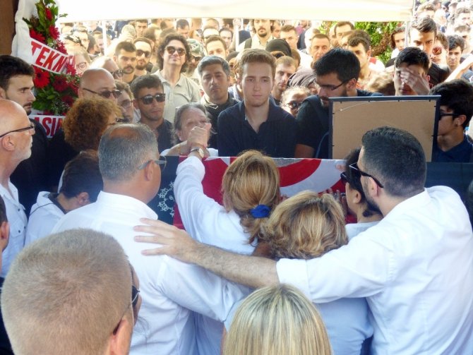 "Altın elbiseli adam" son yolculuğuna uğurlandı