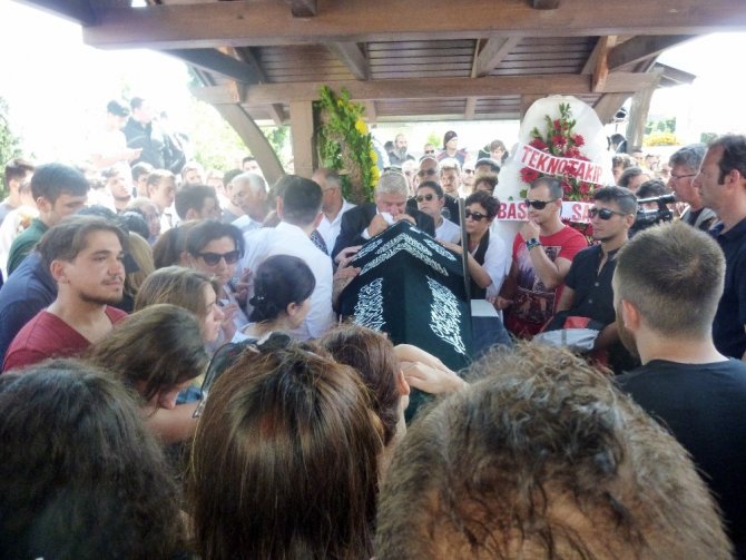 "Altın elbiseli adam" son yolculuğuna uğurlandı