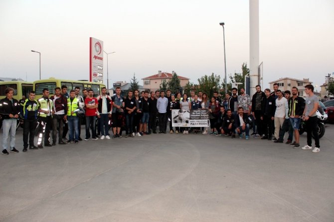 ’Altın Elbiseli Adam’ın feci ölümü onları birleştirip sokaklara döktü