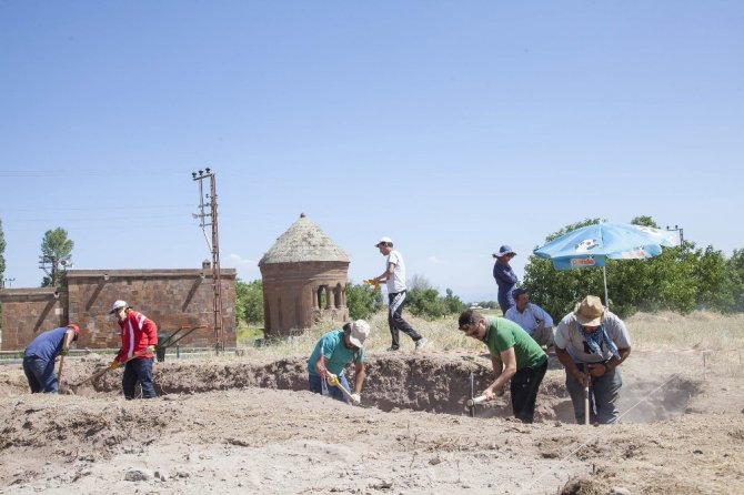 Eski Ahlat şehrinde kazı çalışması