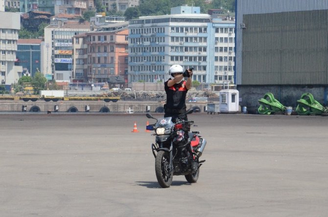 Zonguldak İl Emniyet Müdürlüğü motosiklet yunus timinde görev yapacak gönüllü 24 polisin eğitimleri devam ediyor.