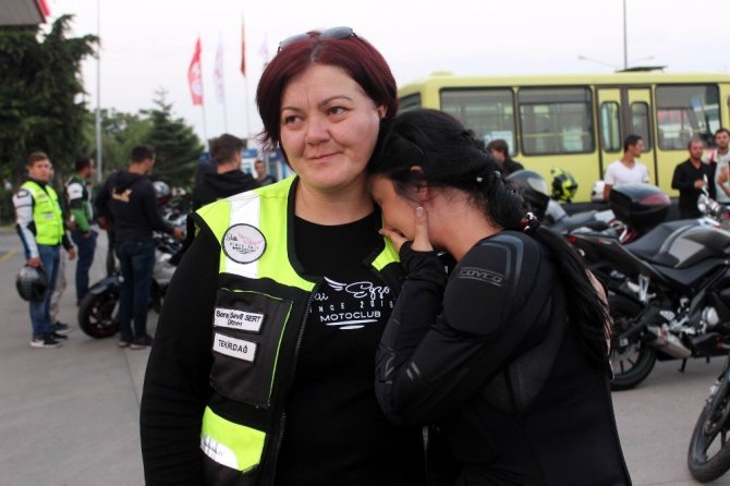 ’Altın Elbiseli Adam’ın feci ölümü onları birleştirip sokaklara döktü