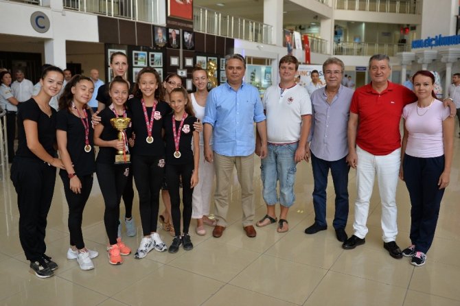 Muratpaşa’nın cimnastikçileri Edirne’de şampiyon oldu