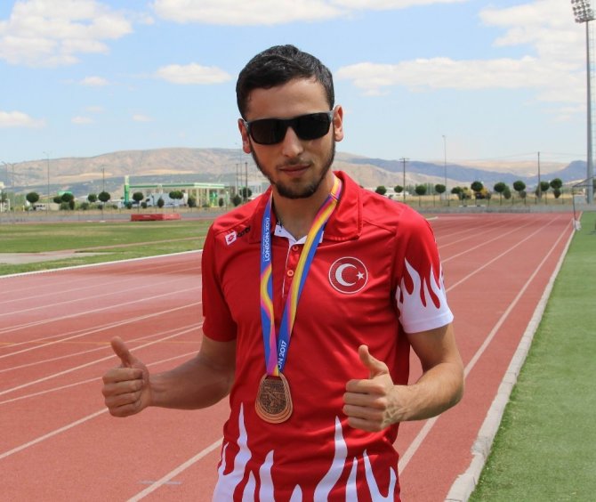 Sivaslı görme engelli milli sporcu, dünya üçüncüsü oldu