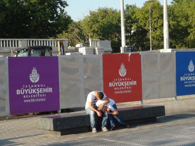 Taksim’de bonzai içen gencin görüntüsü yürekleri yaktı