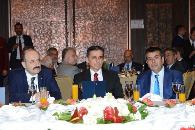 Ankara Valisi Topaca, İslam ülkeleri rektörleri ile bir araya geldi