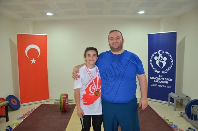 Bilecikli Halterci Türkiye Olimpiyat Hazırlık Merkezine davet edildi