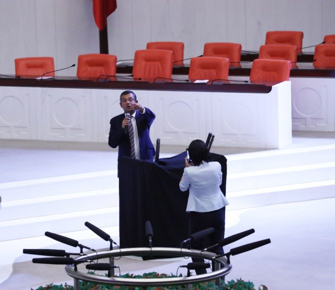 CHP milletvekillerinin Meclis’teki iç tüzük eylemi devam ediyor