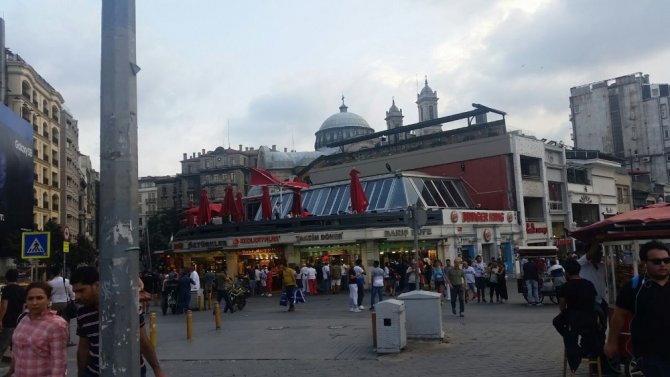 Fırtına Taksim’i savaş alanına çevirdi