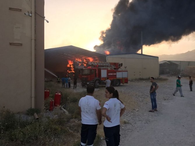 Niğde’de fabrika yangını