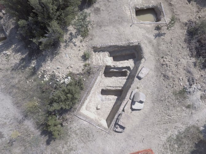 Uşak’taki çevreyolu çalışmasında 2 bin yıllık nekropoller bulundu