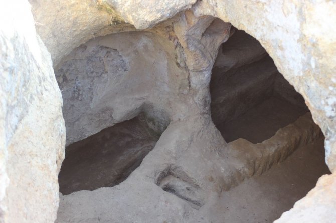 Uşak’taki çevreyolu çalışmasında 2 bin yıllık nekropoller bulundu