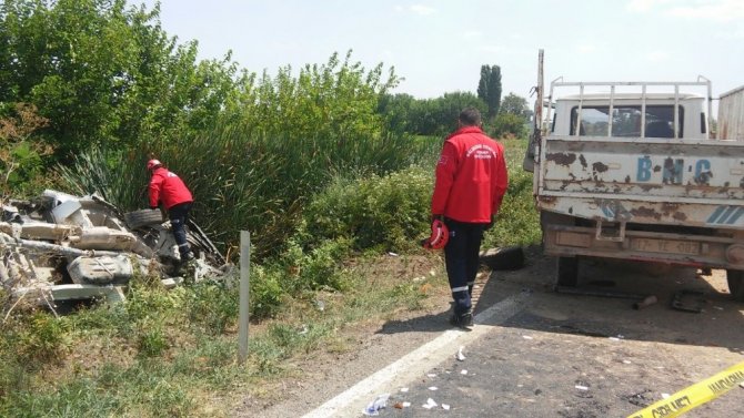 Gönen’de trafik kazası: 2 ölü