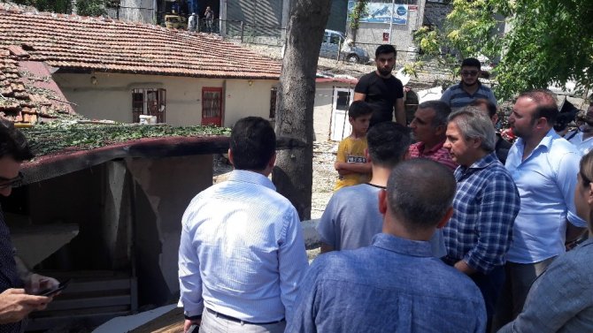 Beyoğlu Belediyesi’nden evlerini su basan vatandaşlara yardım eli