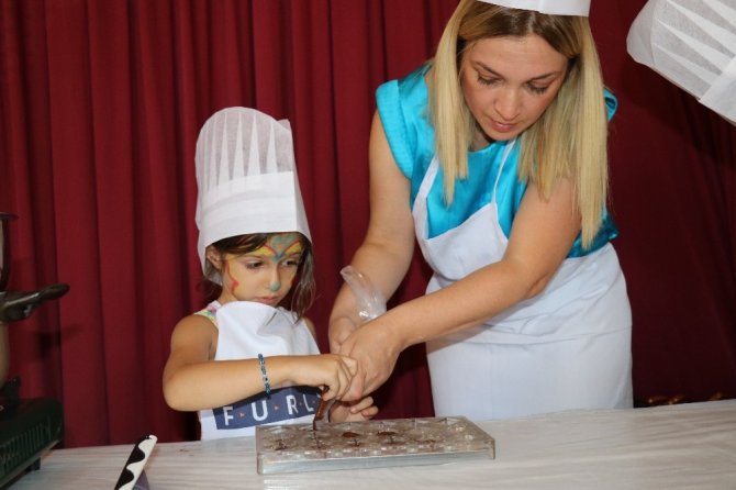Gaziantepin şanslıları, çikolata yapımının inceliklerini öğrendi