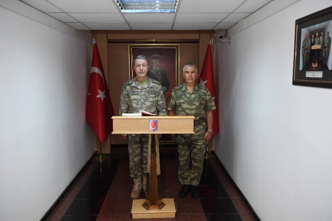 Genelkurmay Başkanı Akar, Şırnak ve Yüksekova’da incelemelerde bulundu