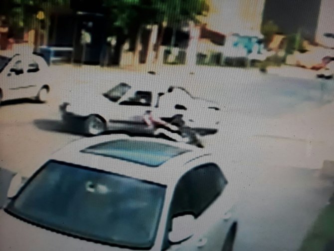 Motosiklet kazası güvenlik kamerasında