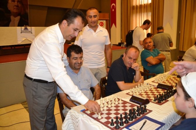 Ayvalık’ta 10. Yaz Satranç Şampiyonası başladı