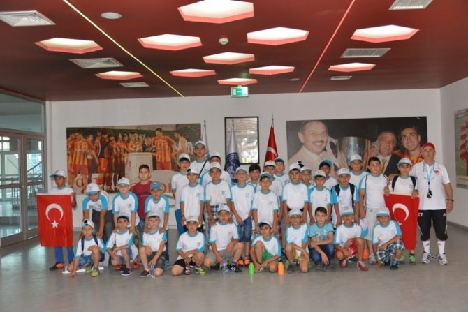 Melikgazi Belediyesi yaz okulu öğrencileri için spor gezisi düzenlendi
