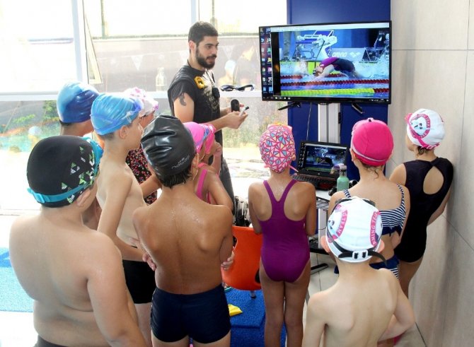 Beyaz Kule Okulları’nda yüzme dersleri kameralı eğitimle veriliyor