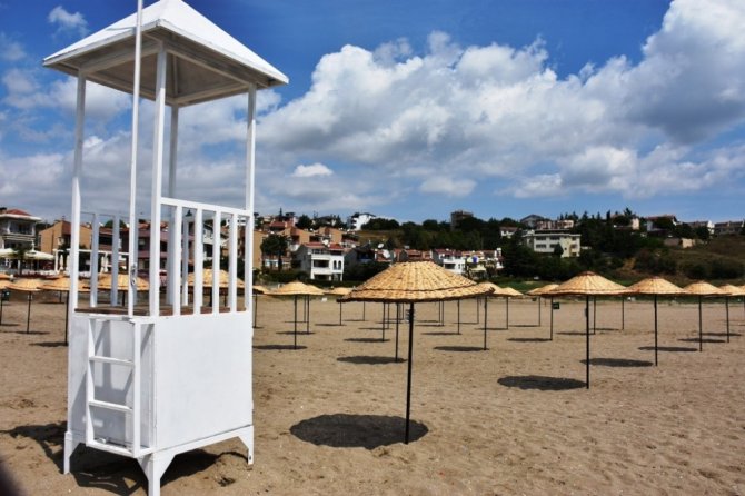 Kumbağ plajında cankurtaran hizmete başladı