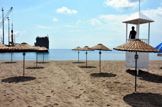 Kumbağ plajında cankurtaran hizmete başladı