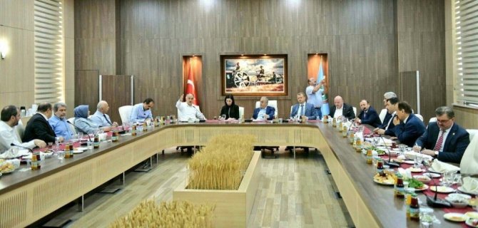 Bakan Fakıbaba ve bölge milletvekillerinden fındık istişaresi