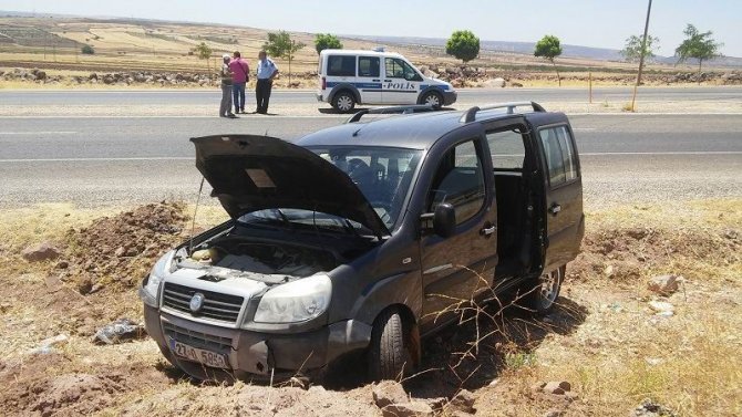 Gaziantep’te yoldan çıkan araç tarlaya uçtu: 3 yaralı