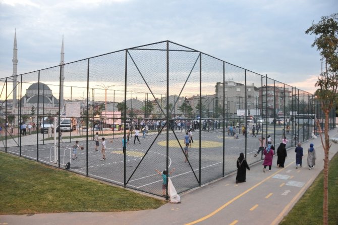 Gaziosmanpaşa’da 13 bin metrekarelik dev park hizmete açıldı