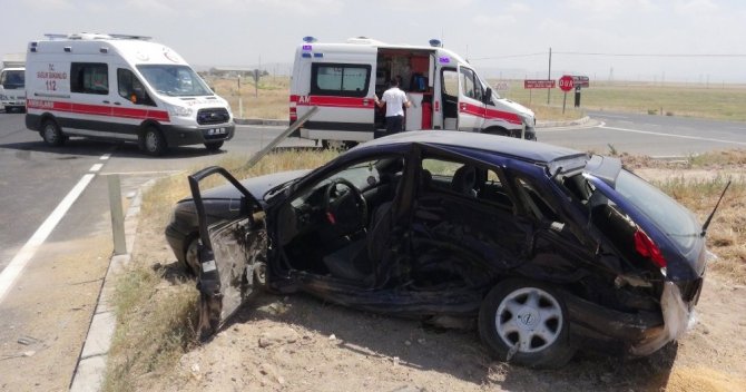 Aksaray’da iki otomobil çarpıştı: 2 ölü, 4 yaralı