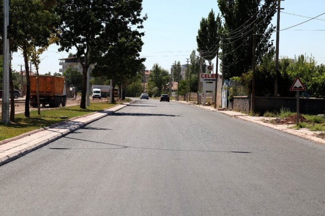 Aksaray Belediyesi şehrin her bölgesinde asfalt çalışması yapıyor