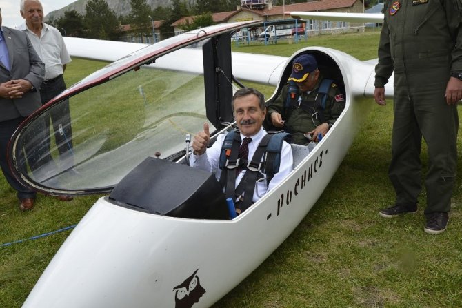 THK’dan Başkan Ataç’a planör uçuş belgesi