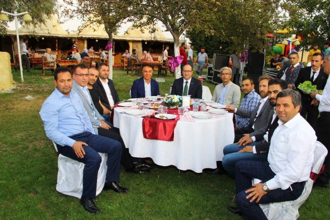 Ünlü türkücü Mahmut Tuncer ’Ciğerci Ahmet Bahçe’nin açılışına katıldı