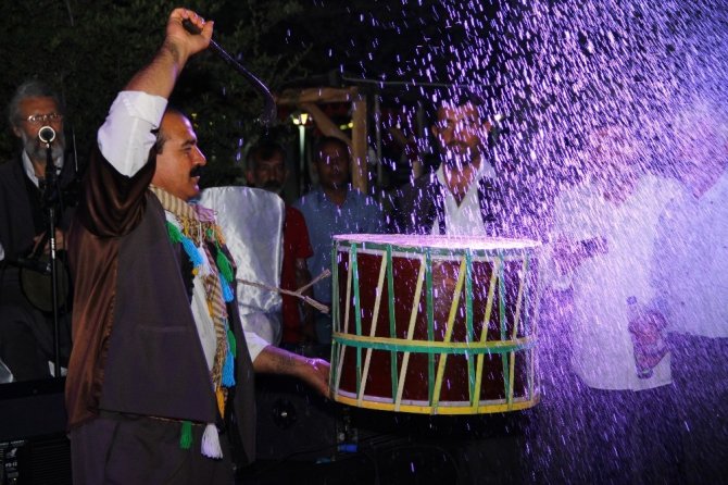 Ünlü türkücü Mahmut Tuncer ’Ciğerci Ahmet Bahçe’nin açılışına katıldı