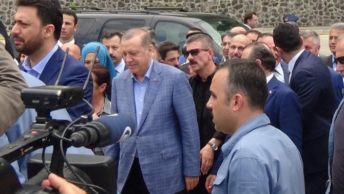 Cumhurbaşkanı Erdoğan’dan, Sarp Sınır Kapısı’nda inceleme