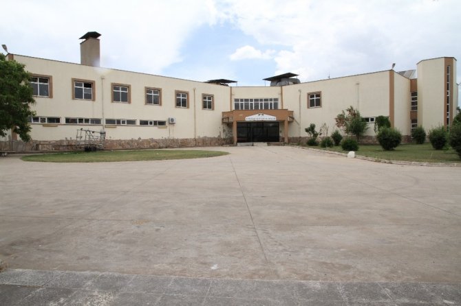 ADÜ Veteriner Fakültesi Hastanesi yılda 4 bin hastaya bakıyor