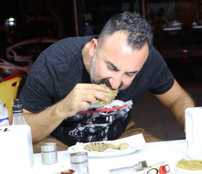 Adanalılar sabaha kadar şırdan yiyor