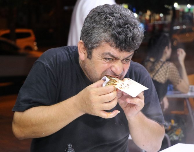 Adanalılar sabaha kadar şırdan yiyor