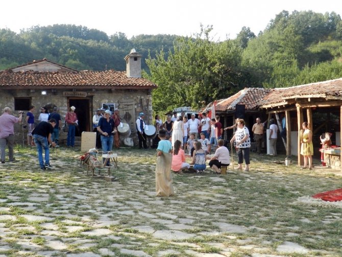 Kosova’nın geleneklerini sergileyen "Etno Fest" başladı