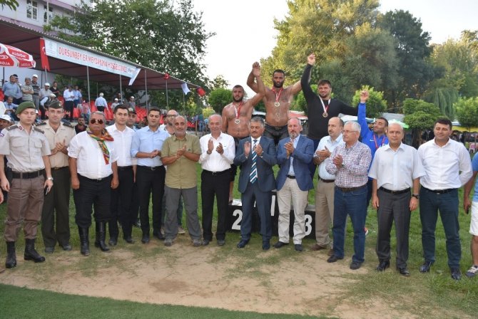 Dursunbey Er Meydanında Başpehlivan Hamza Köseoğlu