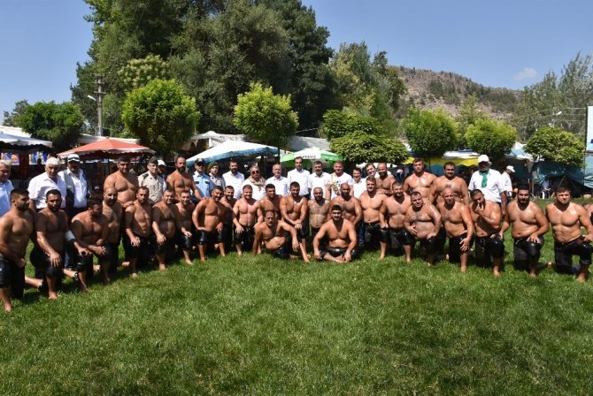 Dursunbey Er Meydanında Başpehlivan Hamza Köseoğlu