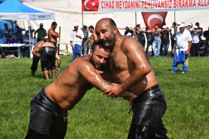 Dursunbey Er Meydanında Başpehlivan Hamza Köseoğlu