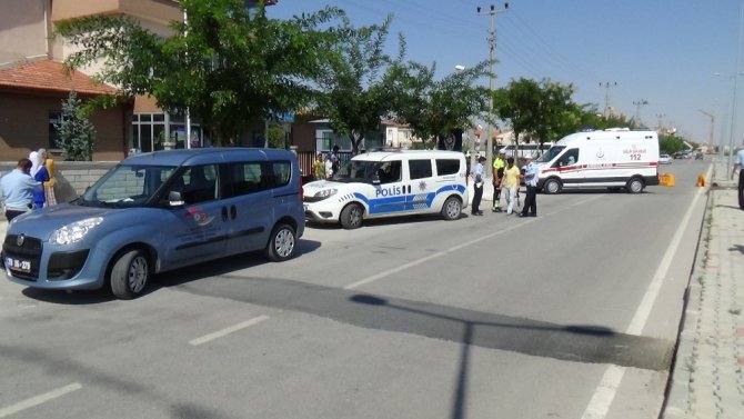 Karaman’da işçi midibüsünün çarptığı polis memuru yaralandı