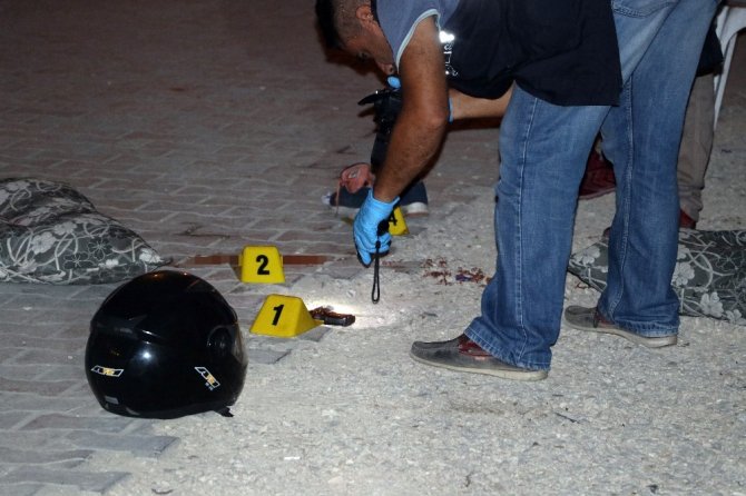 Seyir halindeki motosiklete silahlı saldırı: 2 ölü
