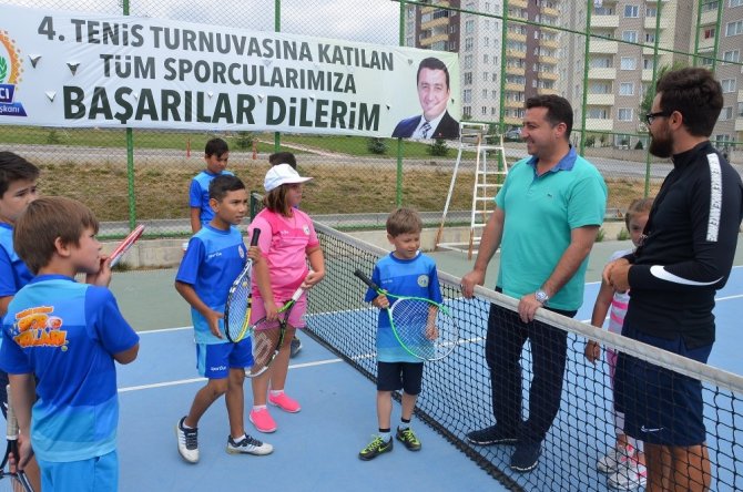 Başkan Bakıcı tenis turnuvasına katılan sporculara başarılar diledi
