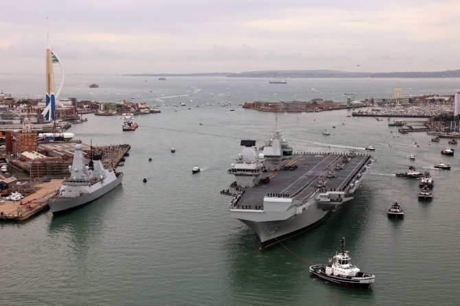 Birleşik Krallığın yeni uçak gemisi ’HMS Queen Elizabeth’ limana geldi